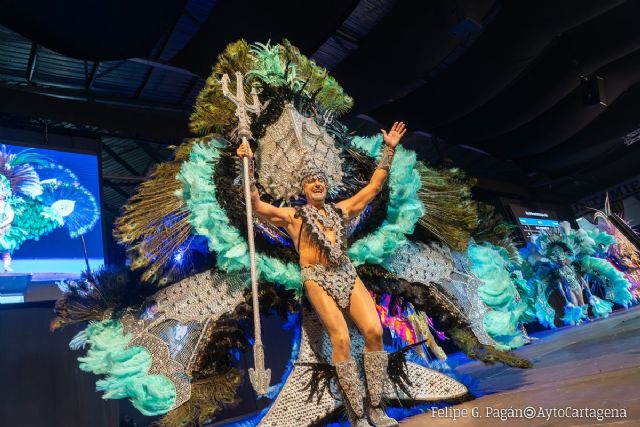David, de la comparsa Nova Cartago, se alza con la corona de Rey del Carnaval de Cartagena 2026