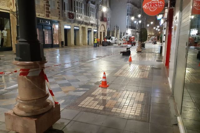 Instalan la estructura de Teselas en la calle del Carmen y el miércoles llegan las primeras telas