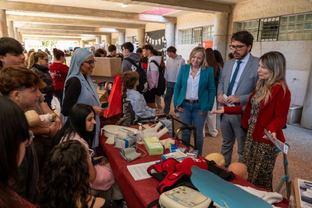 La V Feria de FP del IES Mediterráneo se convierte en punto de encuentro de alumnos, empresas y entidades de la comarca