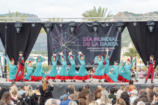 Más de 400 bailarines de Cartagena muestran su talento por el Día de la Danza