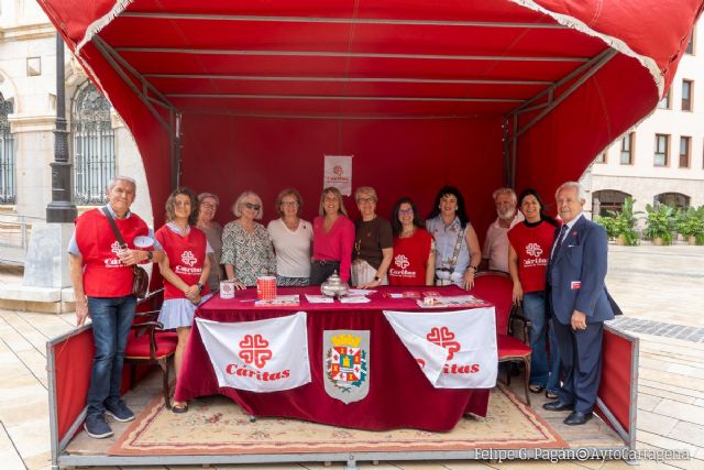 El Ayuntamiento de Cartagena recauda 1.225 euros para Cáritas en la cuestación del Corpus Christi