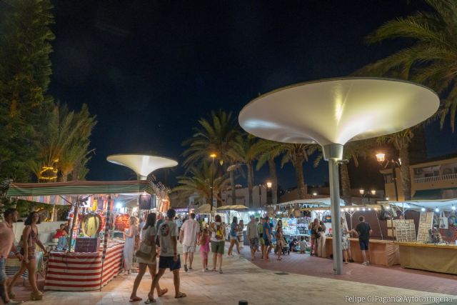 El mercadillo de artesanía vuelve a la plaza Bohemia de La Manga