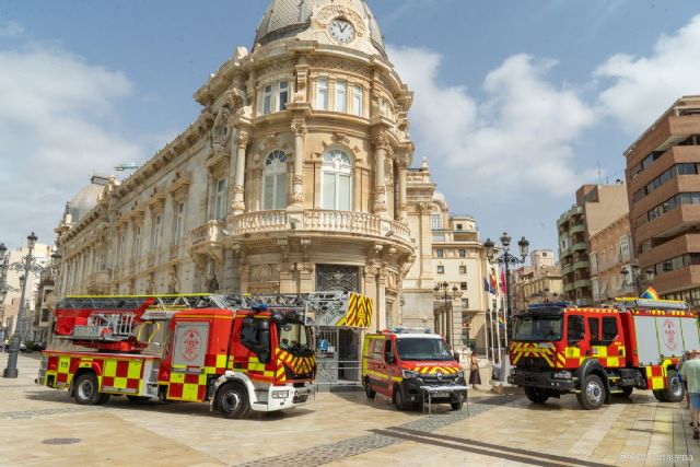 El Ayuntamiento dobla efectivos de Bomberos, Policía Local y Protección Civil para unas hogueras de San Juan seguras