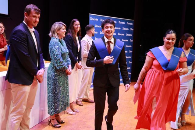La alcaldesa amadrina a los nuevos titulados de Davante MEDAC y reafirma el compromiso de Cartagena con la retención del talento joven