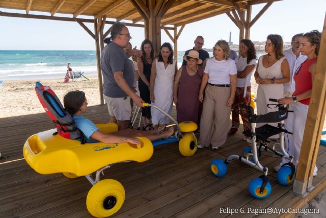 El baño asistido llega a Cabo de Palos y el refuerzo en accesibilidad al resto de playas del litoral cartagenero