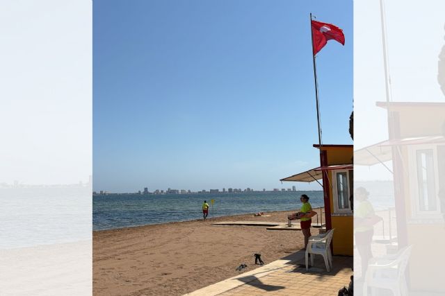 El Ayuntamiento desaconseja el baño en Mar de Cristal por indicación de Sanidad