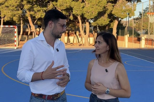 Isla Plana disfrutará de la pista polideportiva del colegio público para que vecinos y jóvenes puedan practicar deporte este verano
