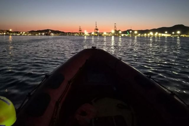 Rescatado un pescador con una lesión de rodilla en Cabo Tiñoso