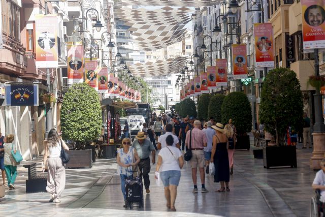 La Mar de Músicas llena de color el centro de Cartagena con las banderolas de su 31ª edición