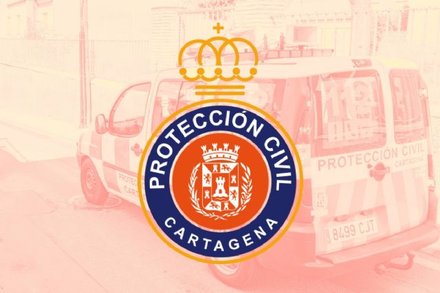 Rescatada del agua una mujer de 80 años en parada cardiorrespiratoria en la playa de Punta Brava