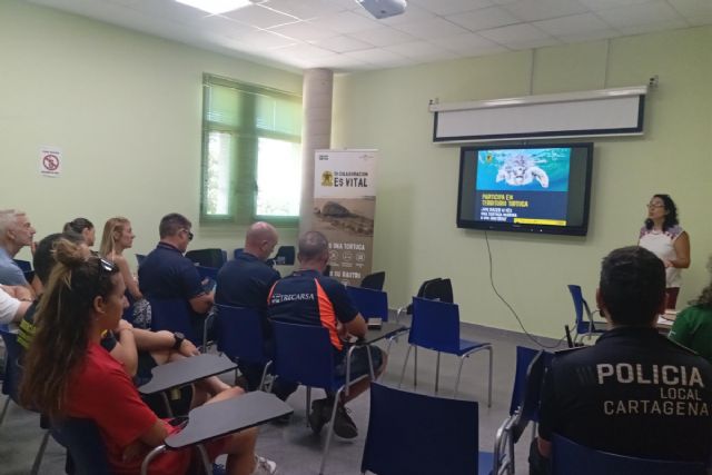 Cartagena forma a su personal municipal para coordinar la protección de la tortuga boba en el litoral
