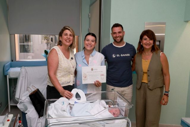 El Ayuntamiento concede más de un centenar de ayudas por nacimiento en lo que va de año y refuerza su red de apoyo a las familias