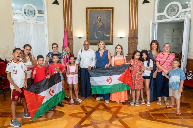 Cartagena da la bienvenida a los niños saharauis del programa ‘Vacaciones en Paz’