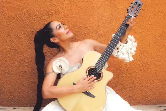 La mexicana Lila Downs, una de las artistas más influyentes de la música iberoamericana, recibe este lunes el Premio La Mar de Músicas 2026
