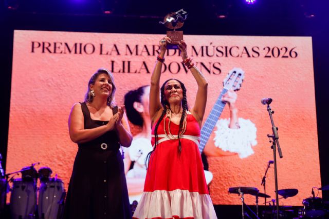 Lila Downs recibe el Premio La Mar de Músicas 2026 con un concierto que celebra el mestizaje