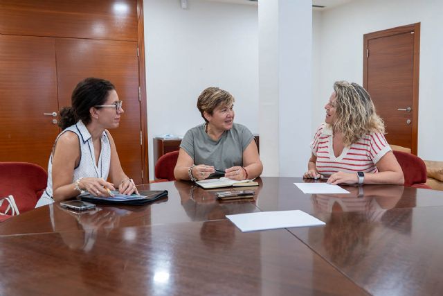 Ayuntamiento y Hostecar constituyen una mesa de trabajo permanente para abordar las necesidades del sector hostelero
