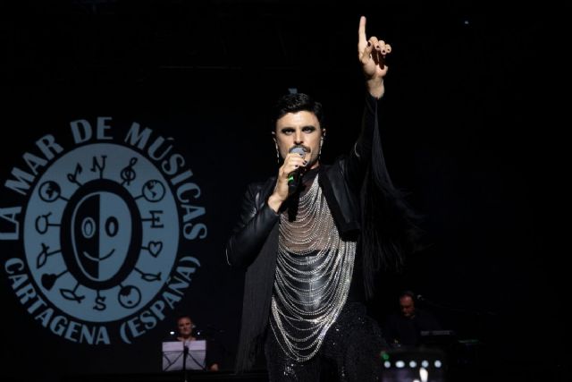 Rodrigo Cuevas, uno de los grandes renovadores del folclore peninsular, regresa este jueves a La Mar de Músicas con entradas agotadas