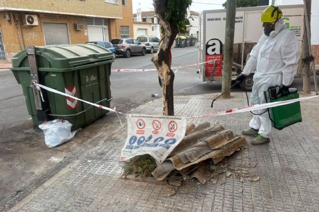 El Ayuntamiento retira vertidos incontrolados de fibrocemento en siete diputaciones y zonas del municipio
