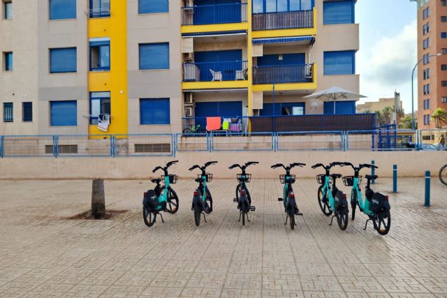 El servicio de bicicletas eléctricas se amplía a Playa Honda y Playa Paraíso ante el éxito de la demanda