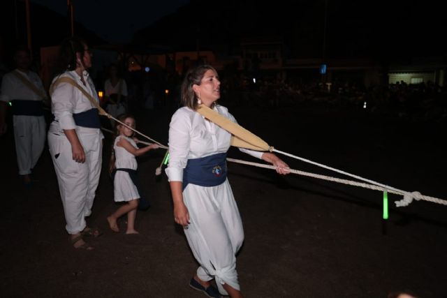 El Portús revive la tradición de la jábega en la edición más espectacular con una recreación nocturna