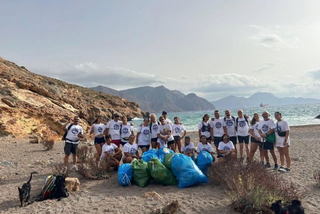 Cartagena celebra el Día Mundial de las Playas con dos jornadas de voluntariado y recogida de ‘basuraleza’ en Cala Bolete Grande y Cala Salitrona