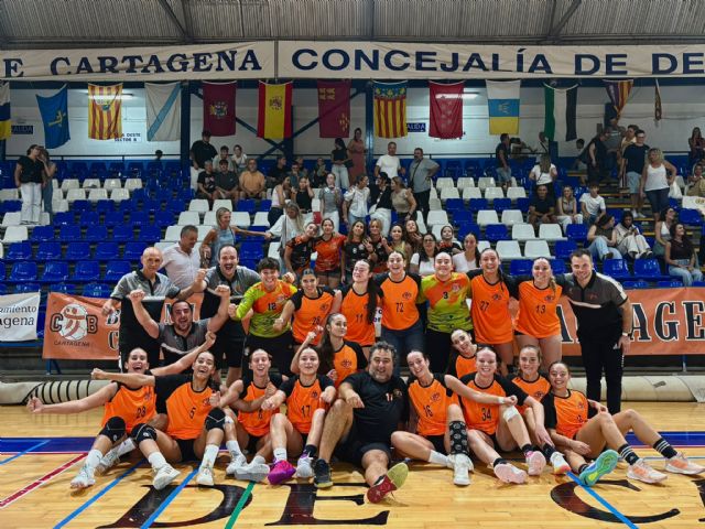 El balonmano femenino de Cartagena logra una victoria en su debut en Honor Plata