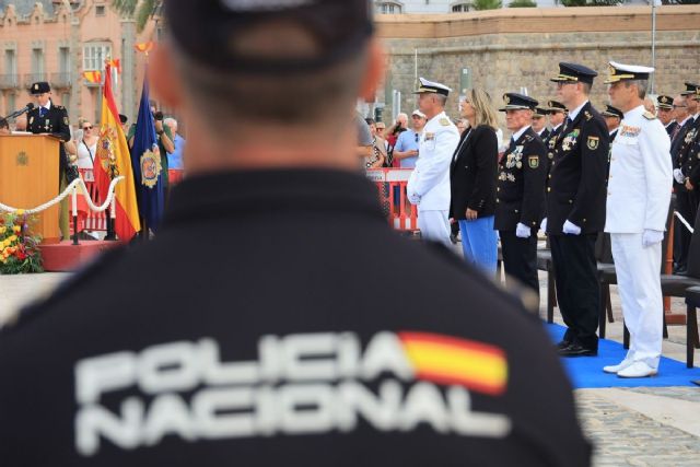 Cartagena arropa a la Policía Nacional en la celebración del Día de su Patrón