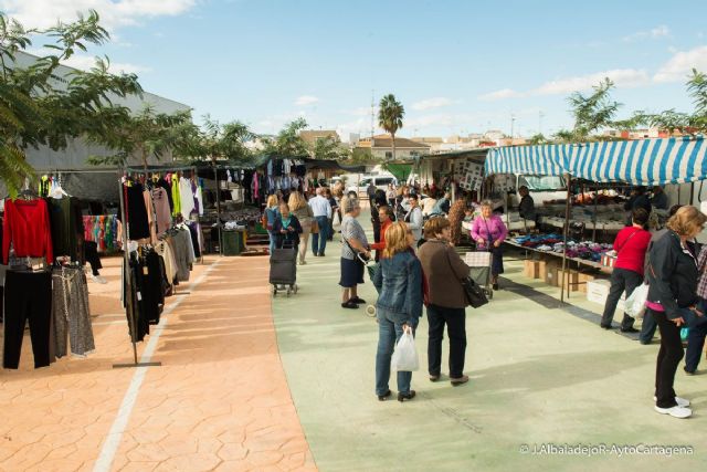 El mercadillo de Barrio Peral abrirá este lunes festivo del Día de la Hispanidad