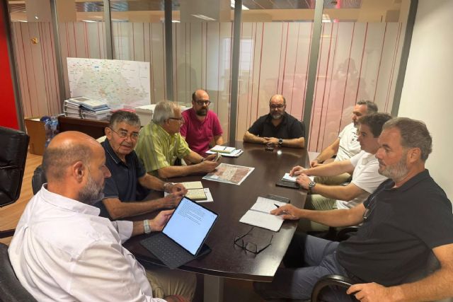 Ayuntamiento, vecinos y Veolia avanzan en la individualización de los contadores de agua de Villas Caravaning
