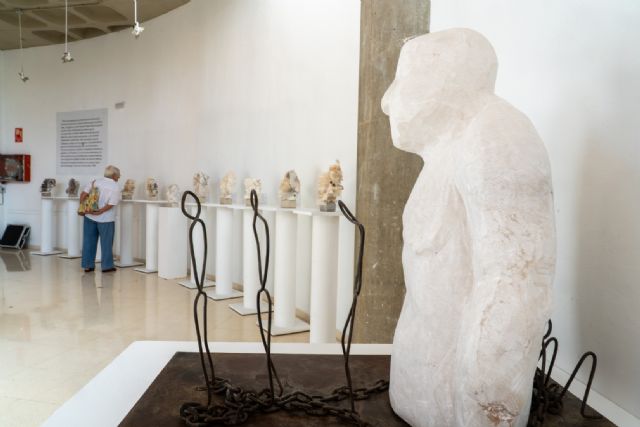 La artista Marta Fresneda propone ´Volver al origen´ con su exposición escultórica en El Luzzy