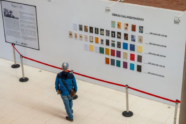 La Universidad Popular de Cartagena celebra el 40 aniversario del Premio Internacional de Poesía Antonio Oliver Belmás