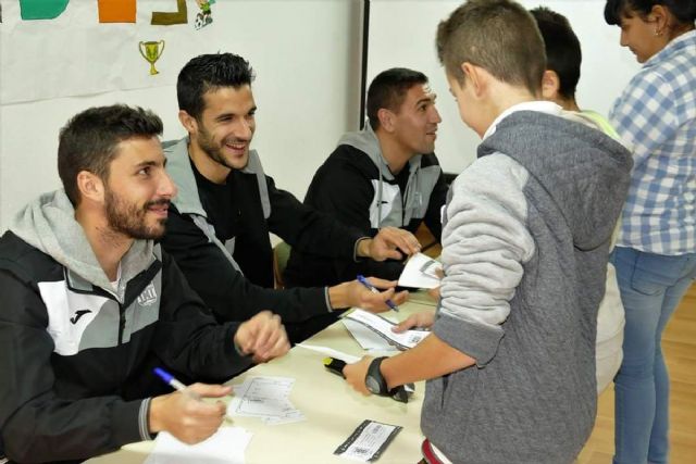 El F.C. Cartagena visito el colegio Nuestra Señora del Mar dentro de la campaña municipal para prevenir el absentismo escolar