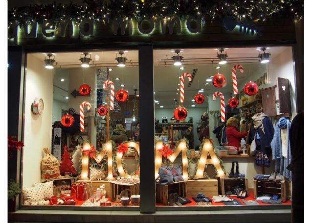 Pequeña Moma, Floristeria Alameda y Perfumhada, ganadores del 6 Concurso de Escaparates de Navidad