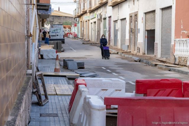 Infraestructuras lleva a cabo la remodelación de las calles Acacias y Huerto de Amaro, en Barrio de Peral y San Antón
