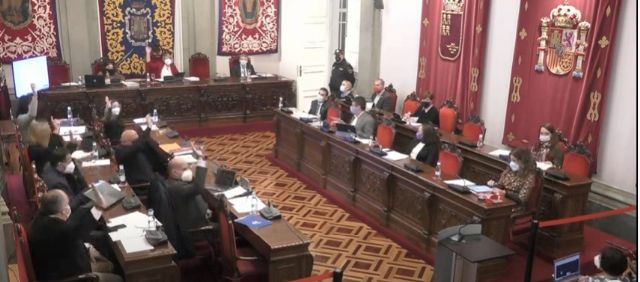 MC: El Gobierno de Arroyo (PP) se arrodilla ante sus jefes de Murcia y se niega a reclamar justicia en los Presupuestos regionales