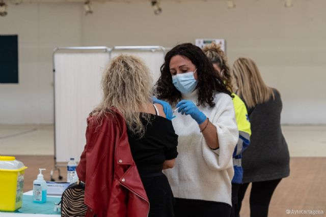 Los mayores de 55 años ya pueden acudir sin cita previa a La Rambla para recibir su dosis de recuerdo contra la Covid