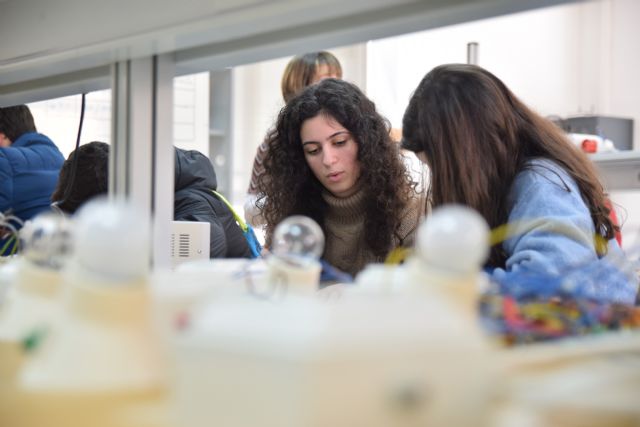 'Impresiona ver la tecnología que hay detrás de una mandarina'