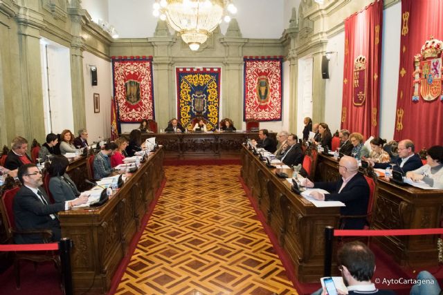 El Ayuntamiento pondra en valor la obra mural de Luzzy y Navarro