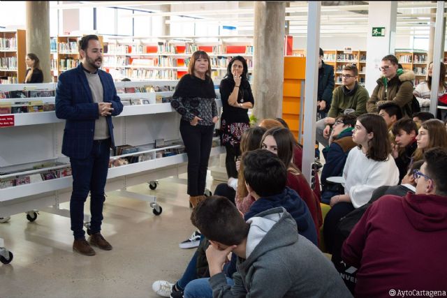 La biblioteca Josefina Soria del Luzzy estrena una sala para los jóvenes cartageneros