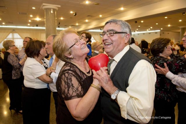 Los clubes de mayores celebrarán este jueves San Valentín con una comida y un Baile de Enamorados