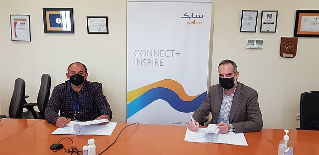 La Fundación SABIC España mantiene su compromiso con el desarrollo deportivo local renovando su patrocinio con la Escuela de Fútbol de La Aljorra