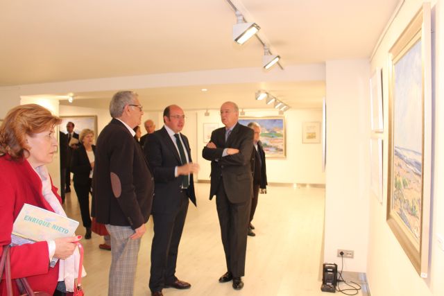 Pedro Antonio Sánchez inaugura la exposición ´Paisajes´ del pintor cartagenero Enrique Nieto
