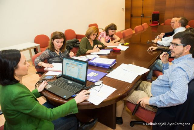 Adjudicado el contrato para la instalacion del alumbrado publico del sector Ensanche-Almarjal con un ahorro del 39 por ciento