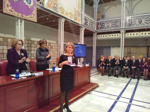 La UCAM recibe la Medalla de Oro de la Academia de Farmacia Santa María de España