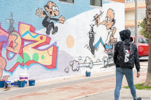 Cartagena homenajea a Ibañez con un grafiti en la fachada del Luzzy