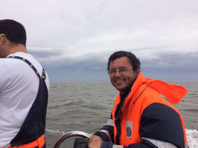 Protección Civil de Cartagena rescata en la Isla del Barón a un piragüista al que el temporal le impedía regresar a Mar de Cristal