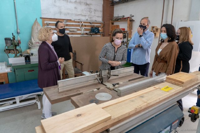 La Tienda Asilo de San Pedro forma a diario a 300 personas en Lo Campano