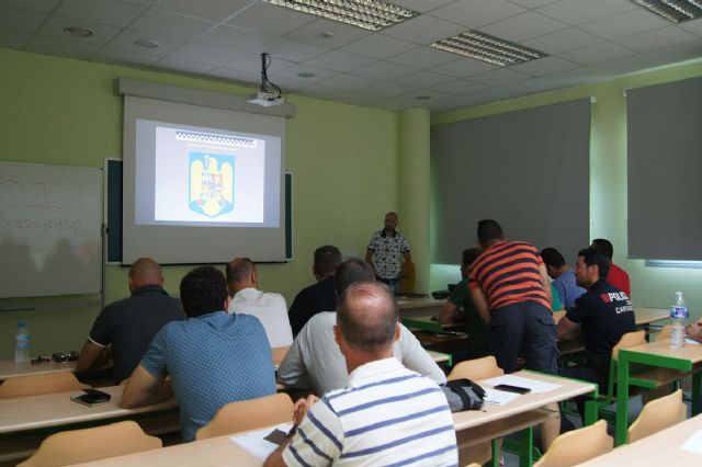 La ESPAC imparte un curso sobre falsedad documental e intervencion en vehiculos extranjeros