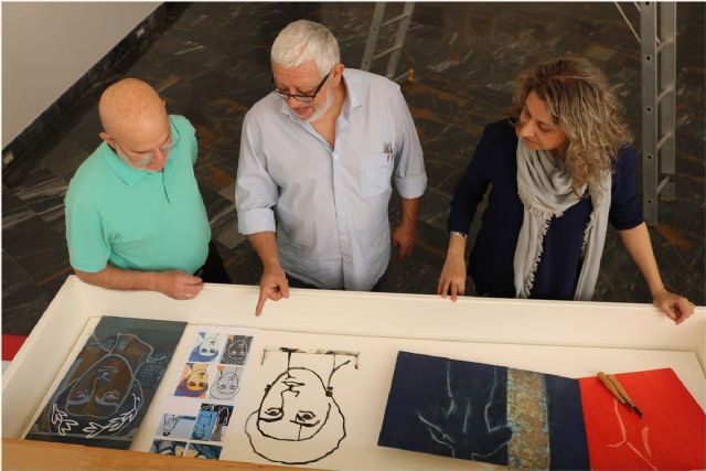 El Museo del Teatro Romano de Cartagena recorre las exposiciones temporales con una visita guiada