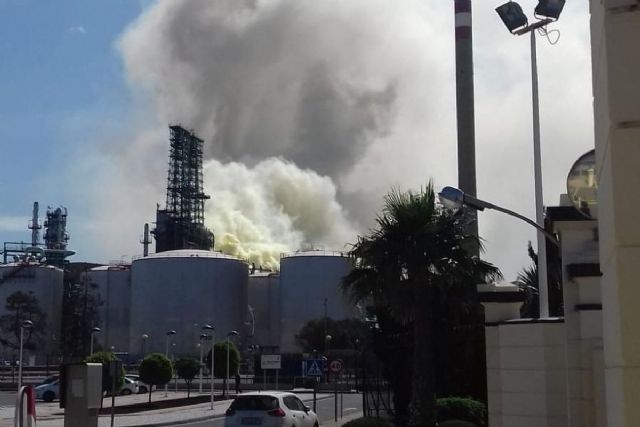 Escape de vapor de agua en la unidad de coque de Escombreras